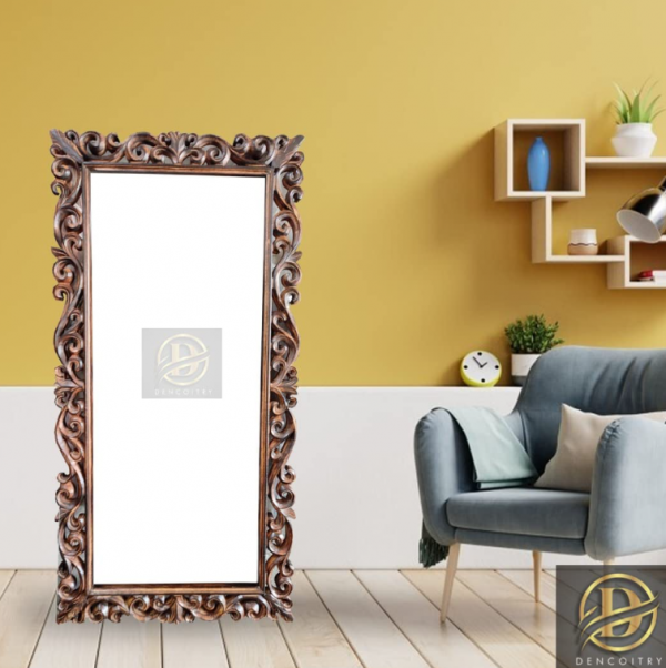 Aksen Dinding dengan Cermin Berbingkai Ukir